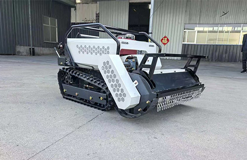 Heavy‑duty flail mulching cutting head for remote controlled tracked mower